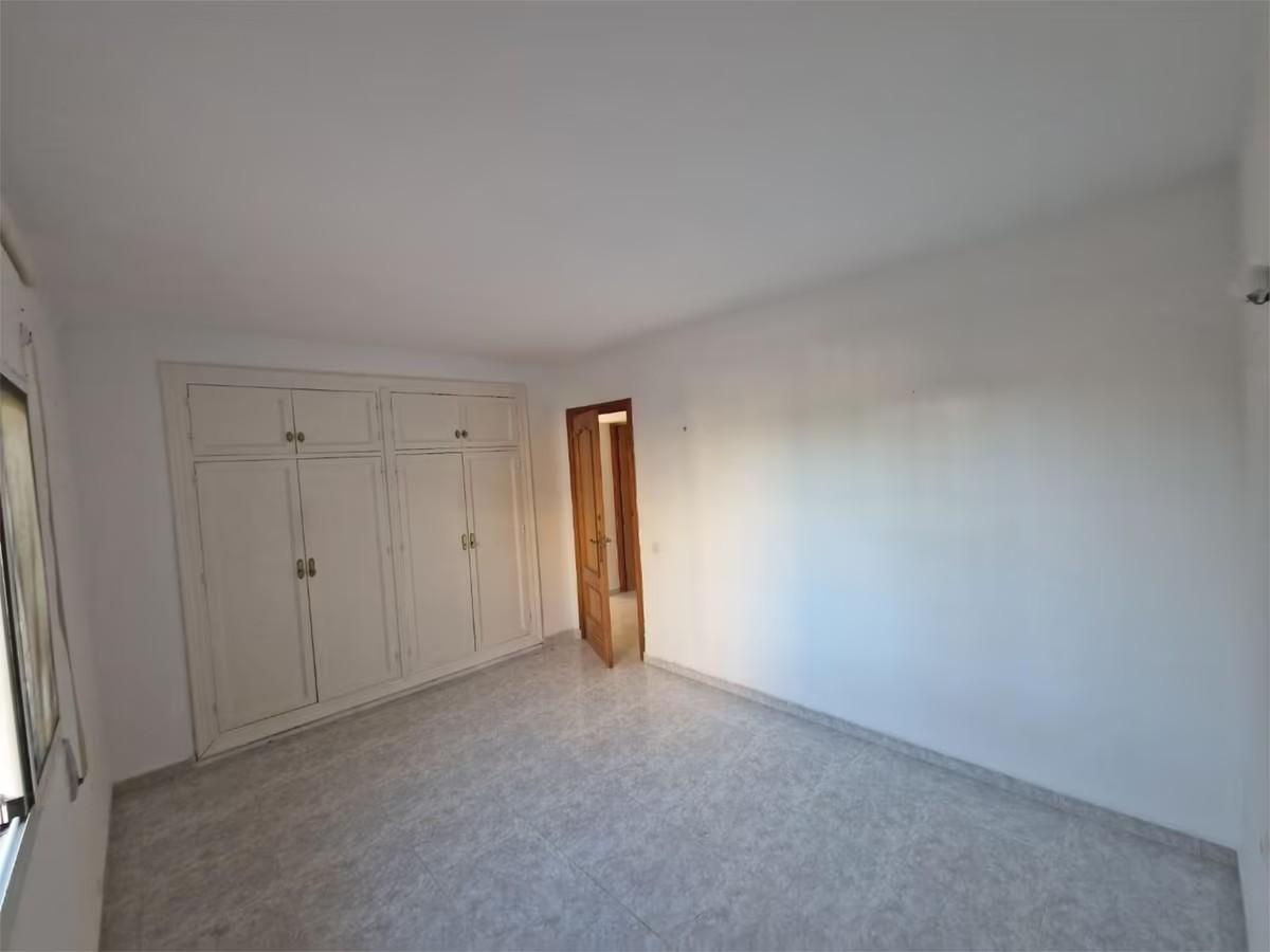 Villa for Sale in Benalmádena