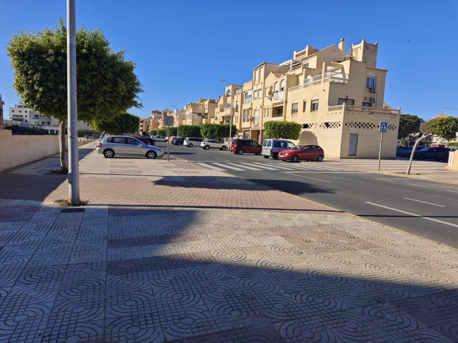 Premise for Rent in Roquetas de Mar