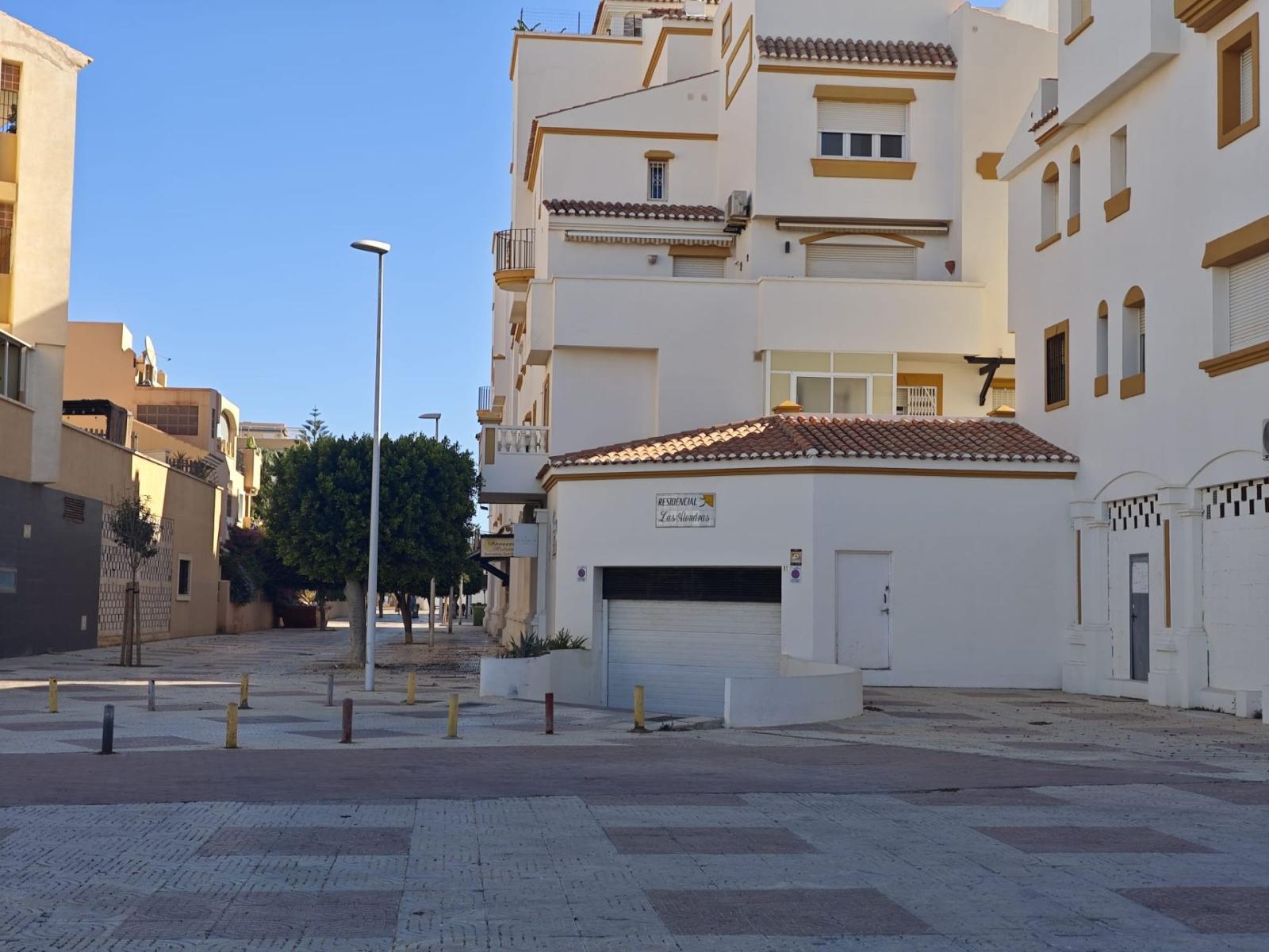 Premise for Rent in Roquetas de Mar