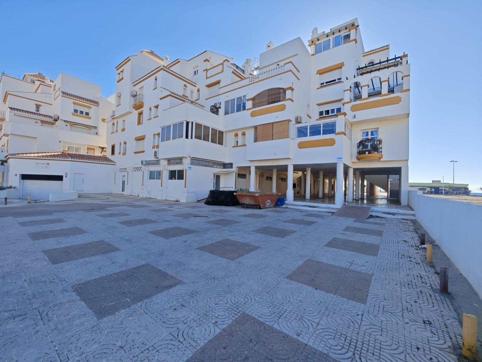 Premise for Rent in Roquetas de Mar