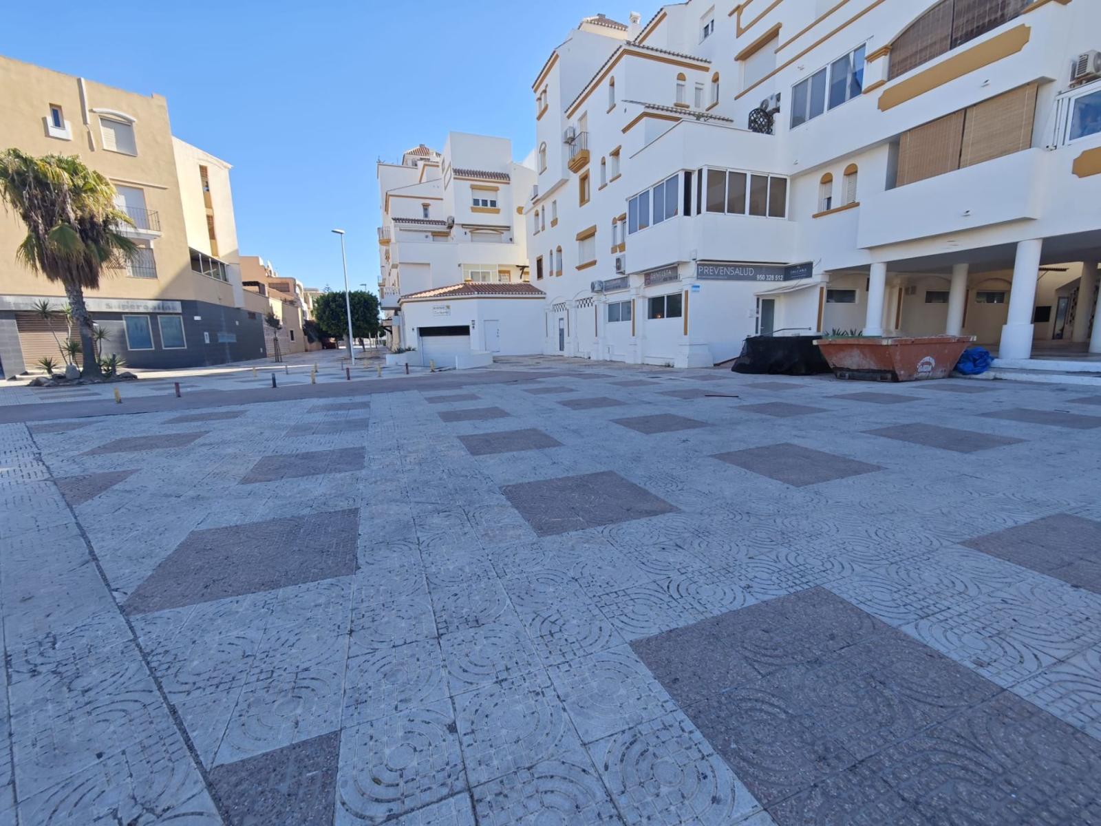 Premise for Sale in Roquetas de Mar