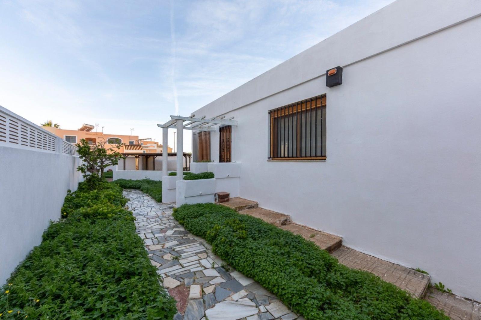 Chalet for Sale in Roquetas de Mar