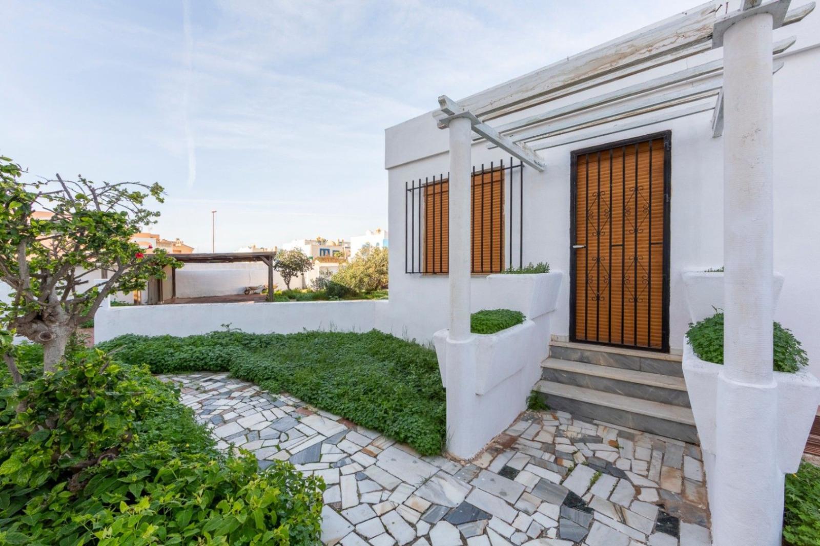 Chalet for Sale in Roquetas de Mar