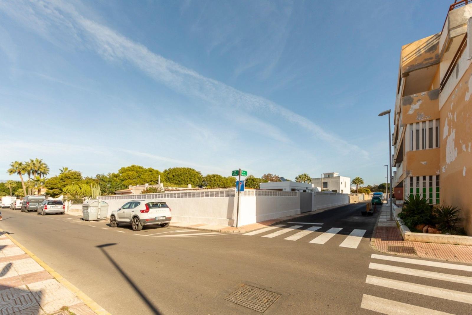Chalet for Sale in Roquetas de Mar