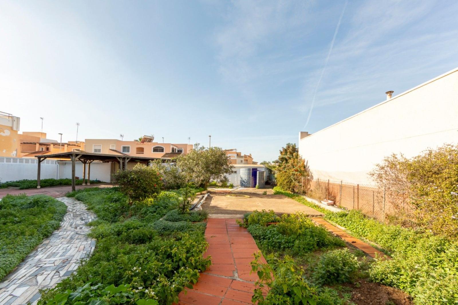 Chalet for Sale in Roquetas de Mar
