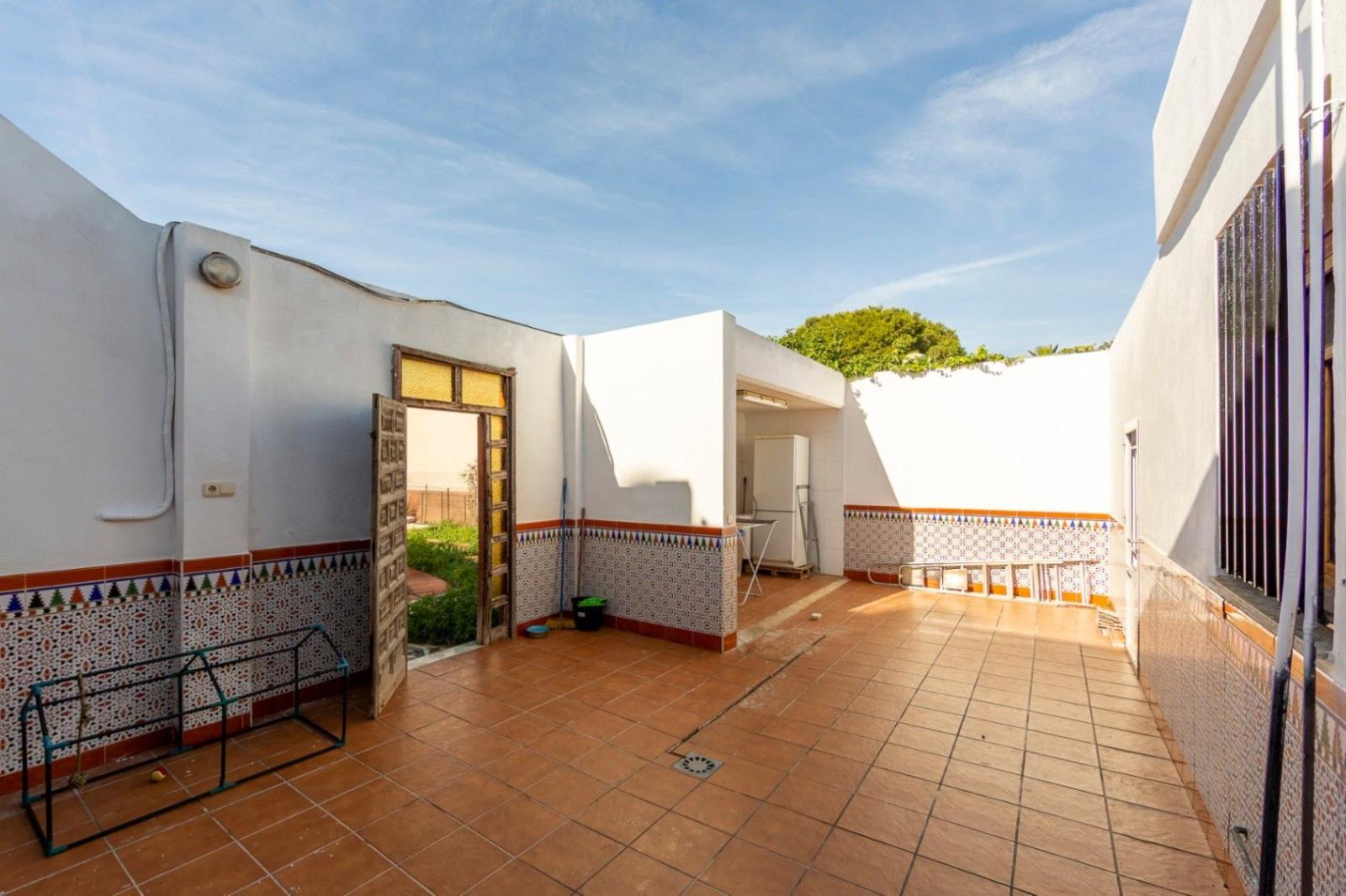 Chalet for Sale in Roquetas de Mar