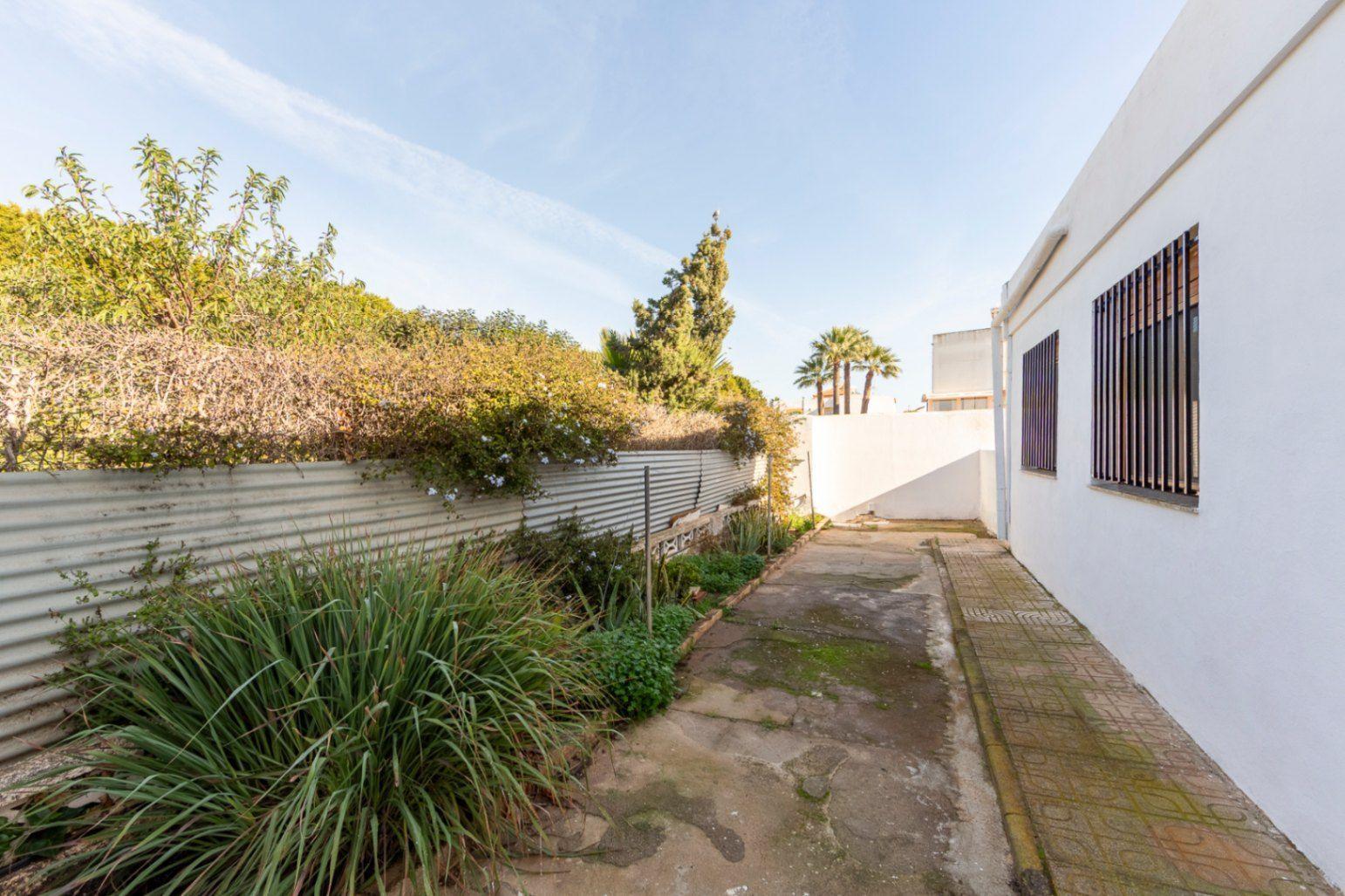 Chalet for Sale in Roquetas de Mar