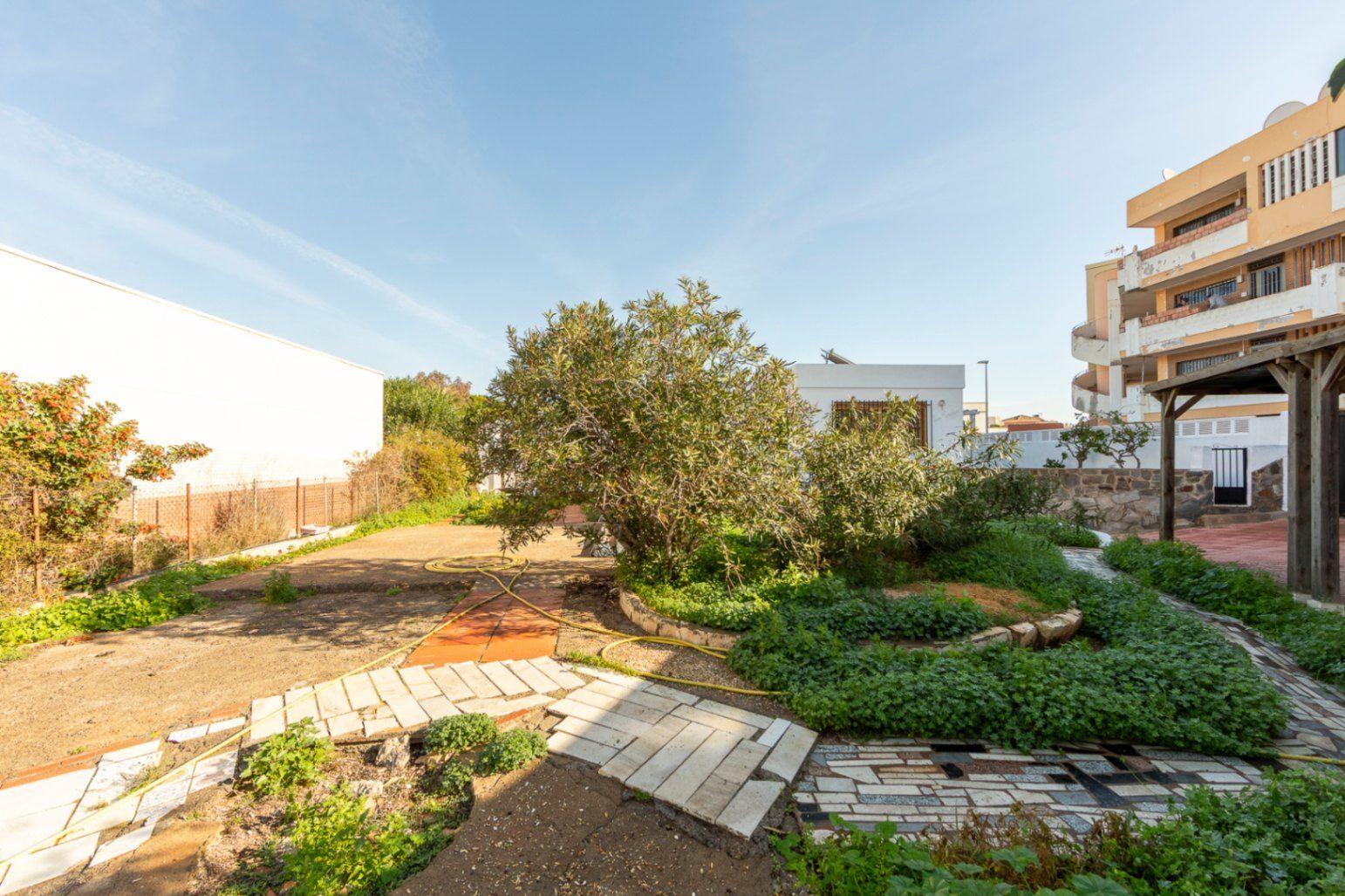 Chalet for Sale in Roquetas de Mar