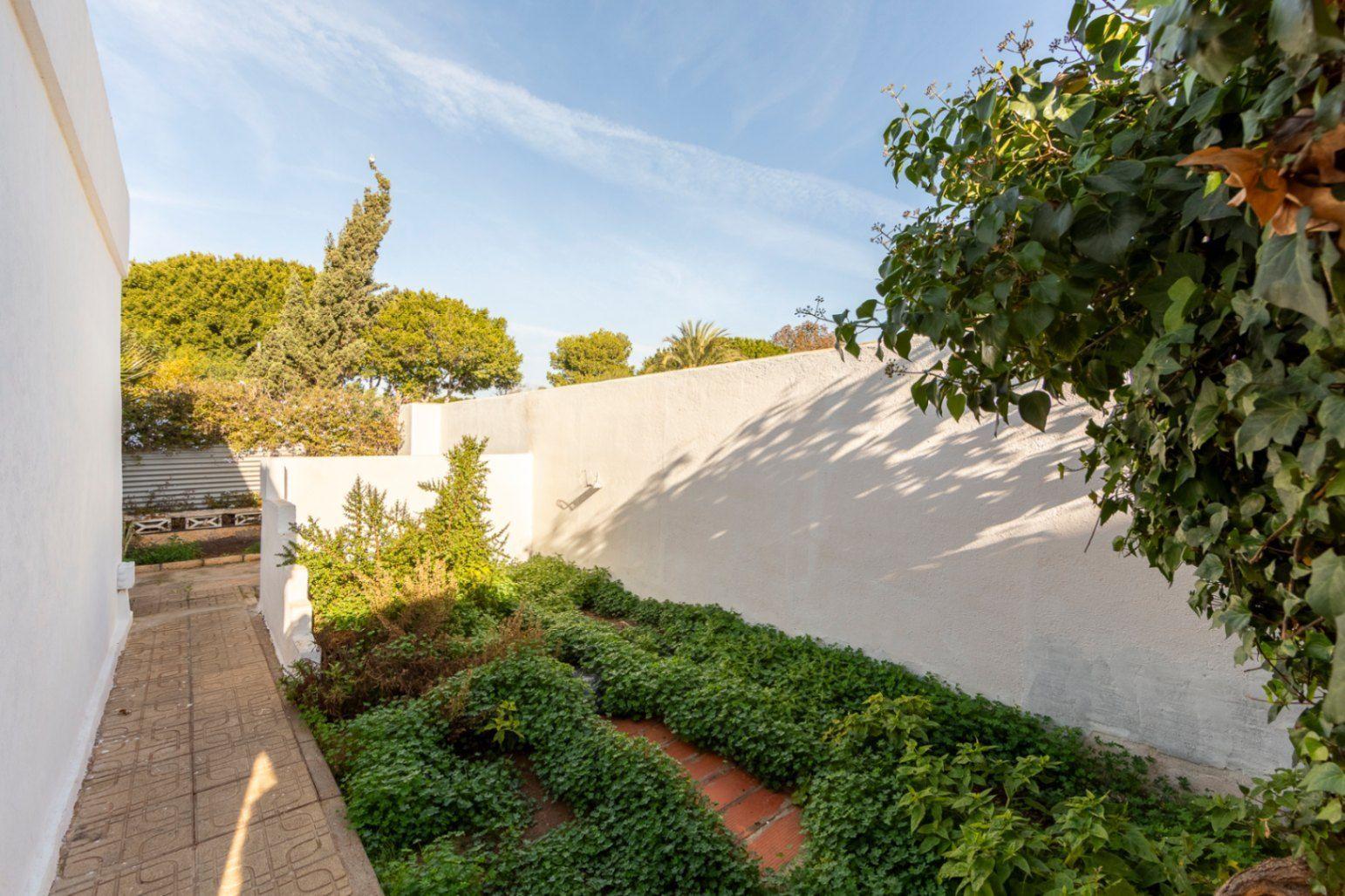 Chalet for Sale in Roquetas de Mar