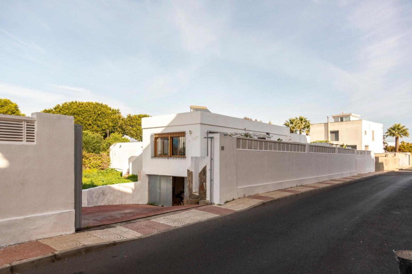 Chalet for Sale in Roquetas de Mar