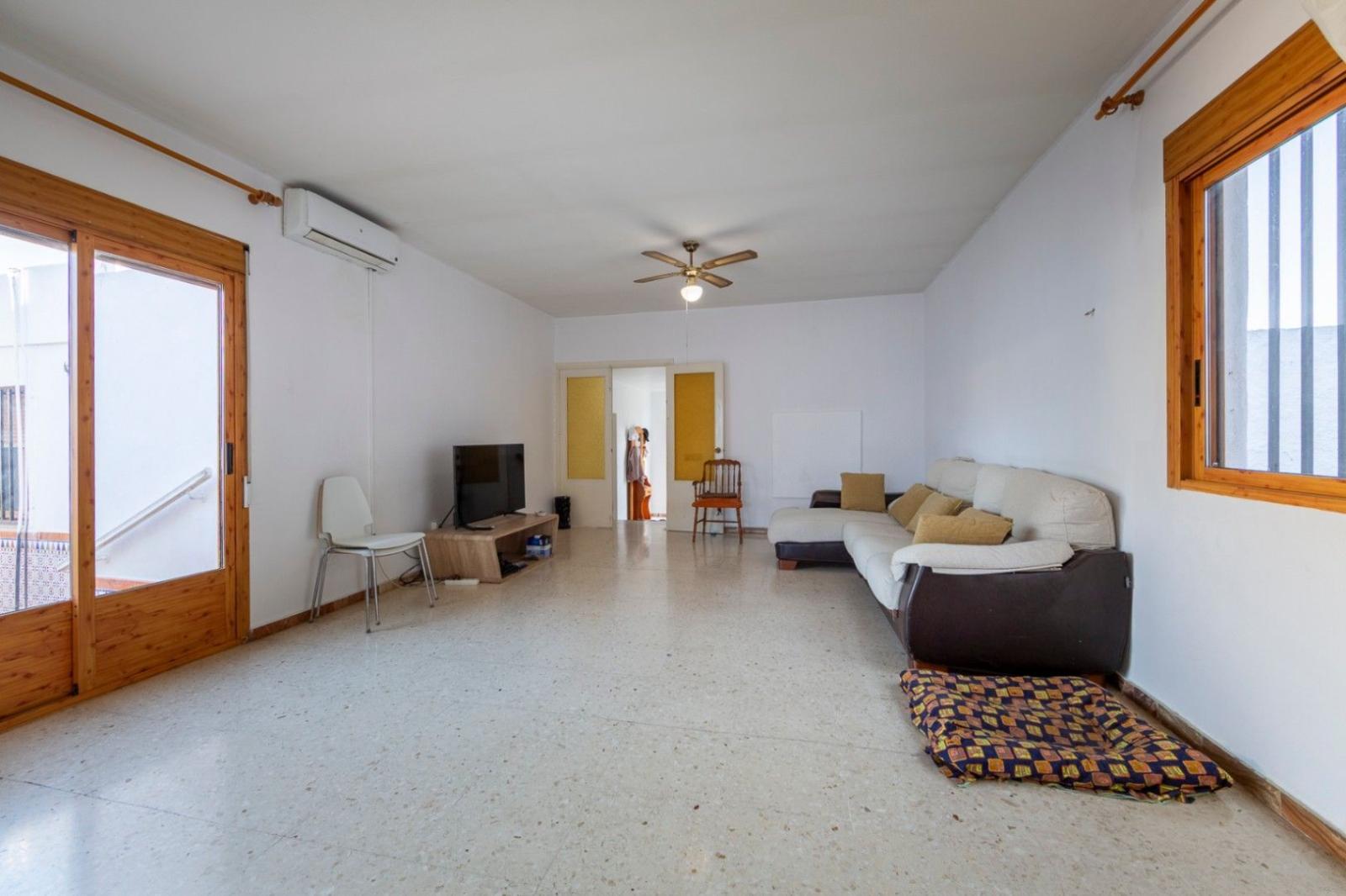 Chalet for Sale in Roquetas de Mar
