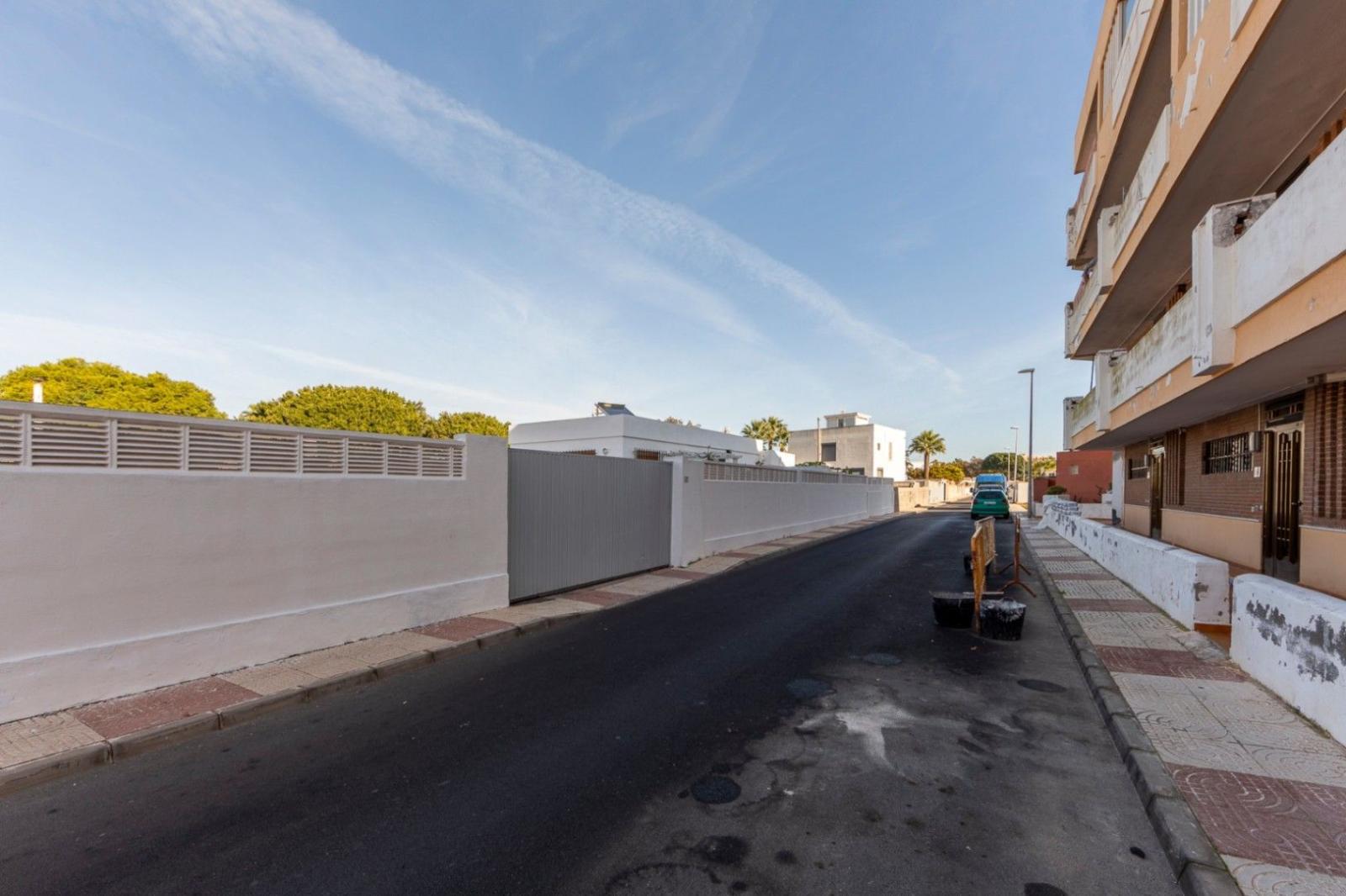 Chalet for Sale in Roquetas de Mar
