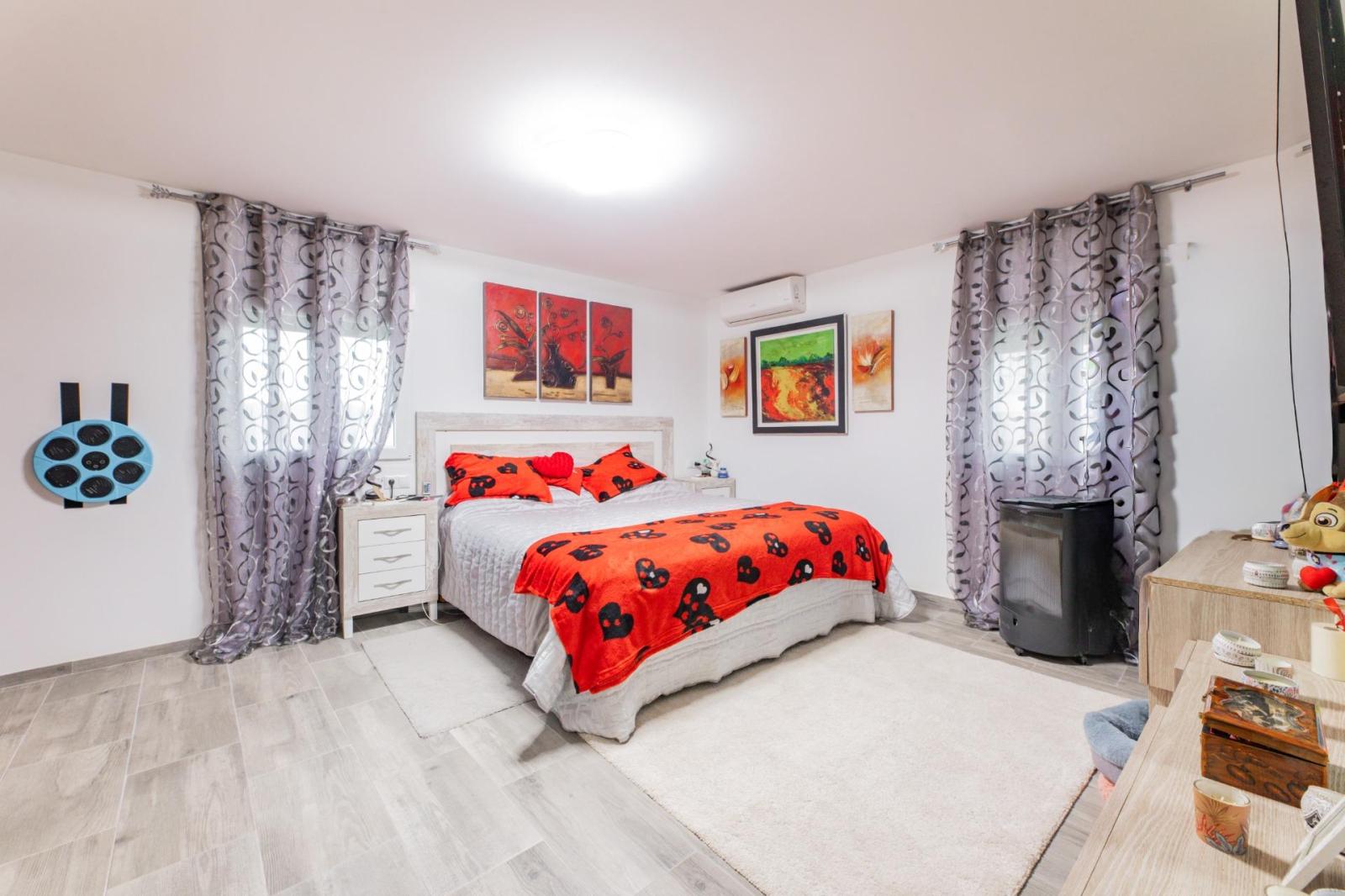 Chalet for Sale in Turís