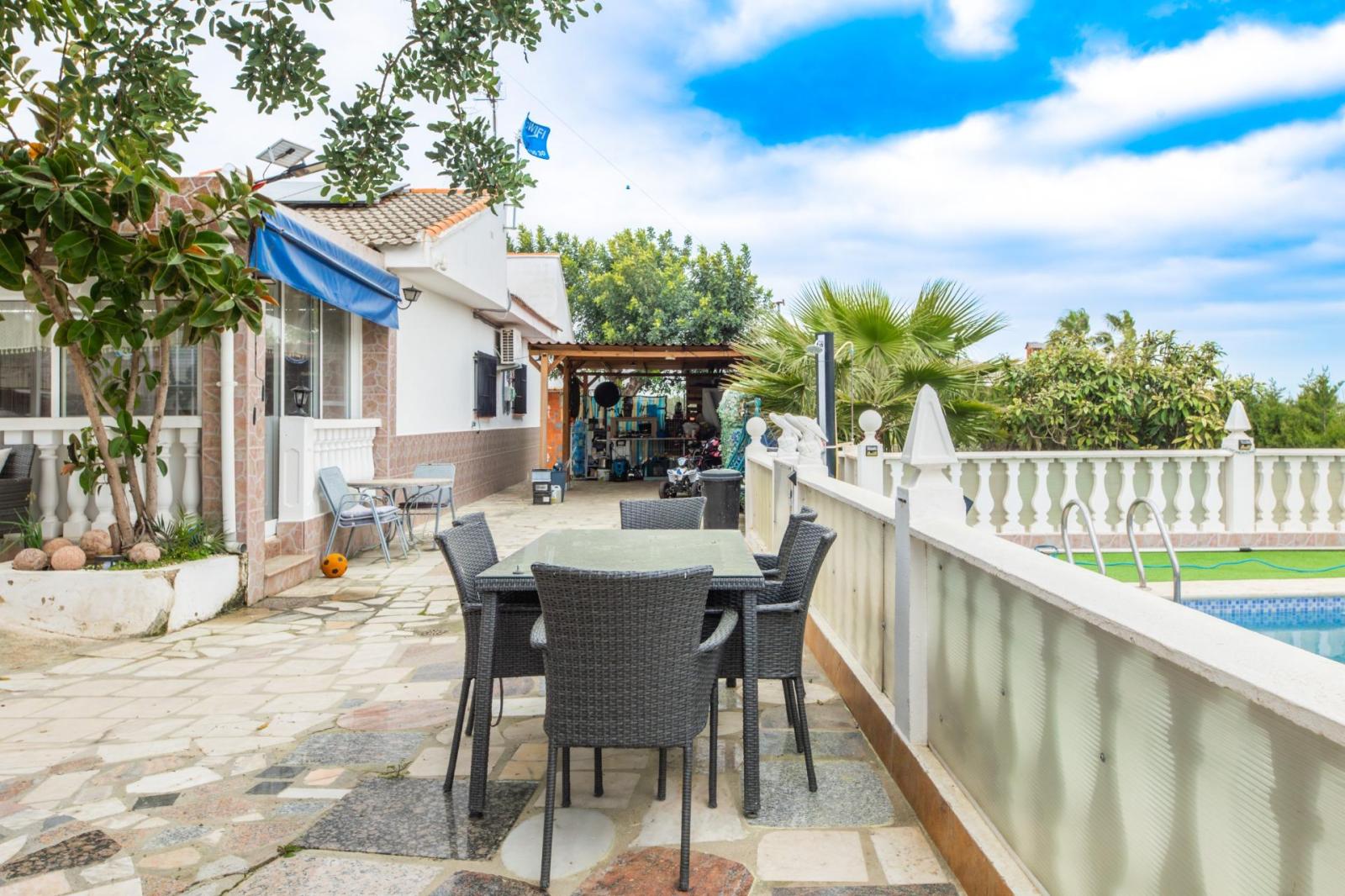 Chalet for Sale in Turís
