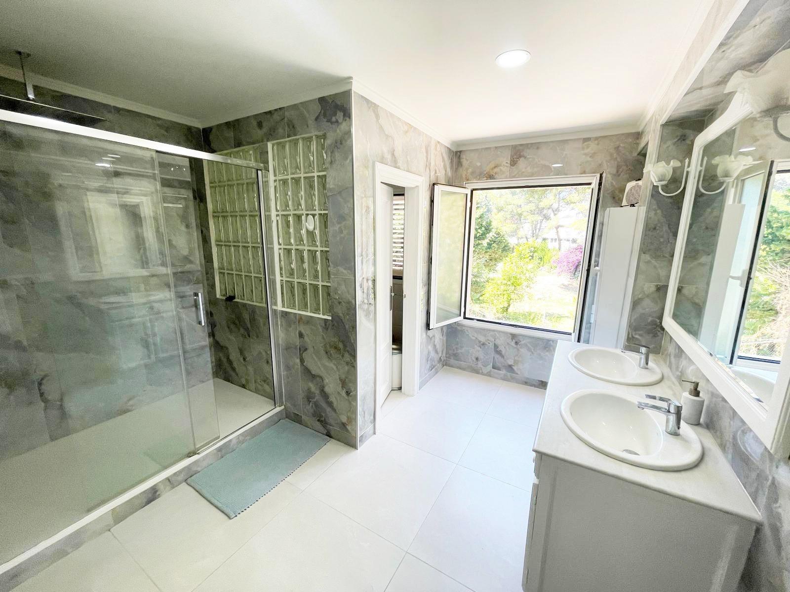 Chalet for Sale in Torrent