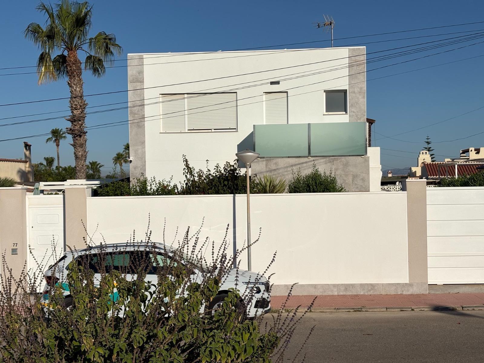 Chalet for Sale in Torrevieja