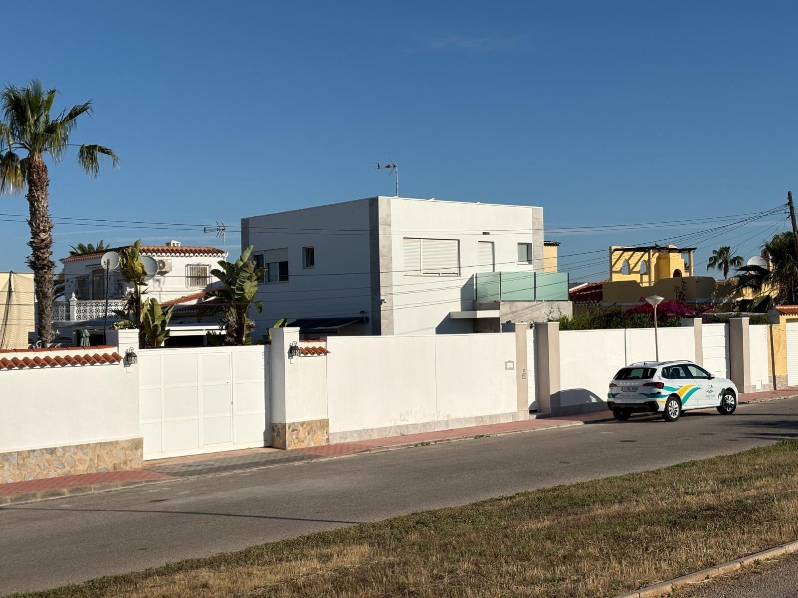 Chalet for Sale in Torrevieja
