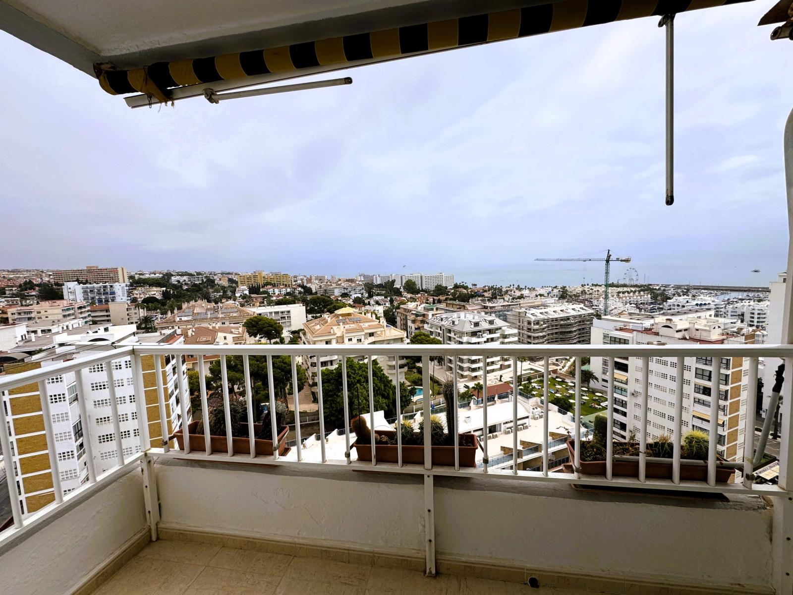 Flat for Sale in Benalmádena