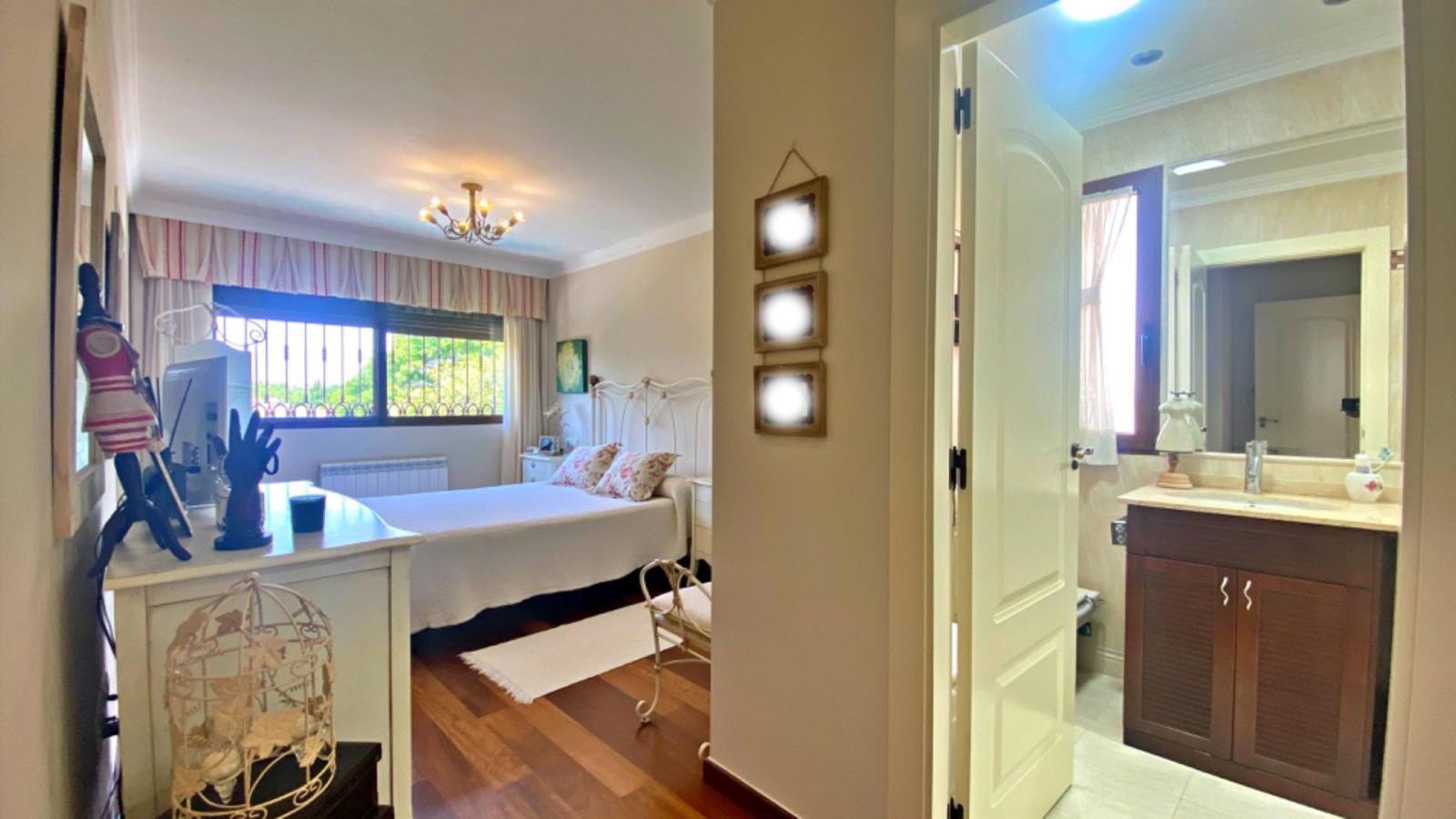 Chalet for Sale in Alicante