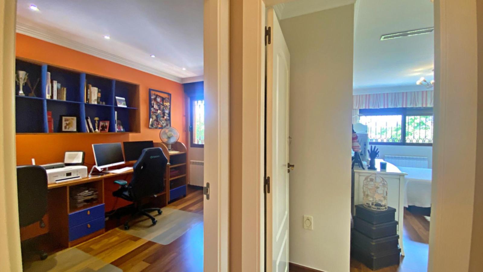 Chalet for Sale in Alicante