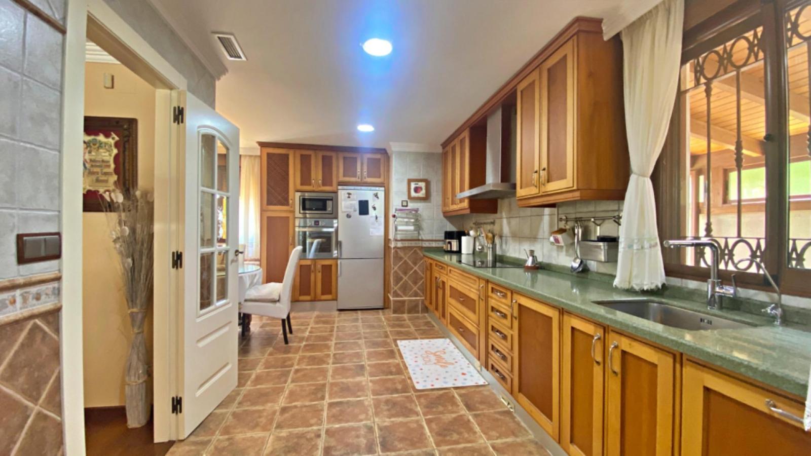 Chalet for Sale in Alicante