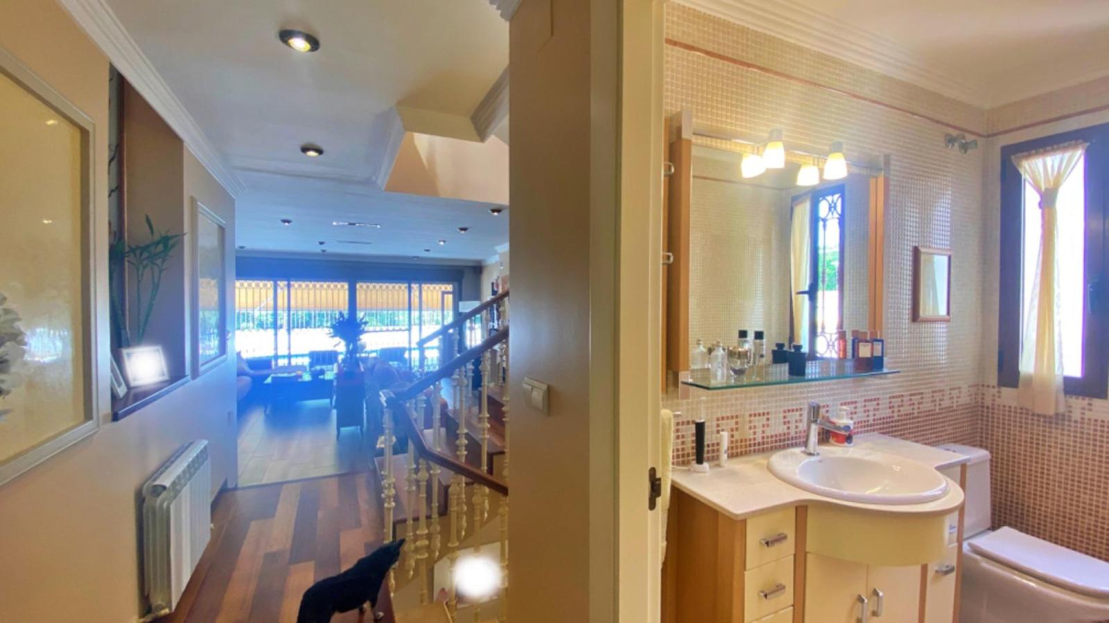 Chalet for Sale in Alicante