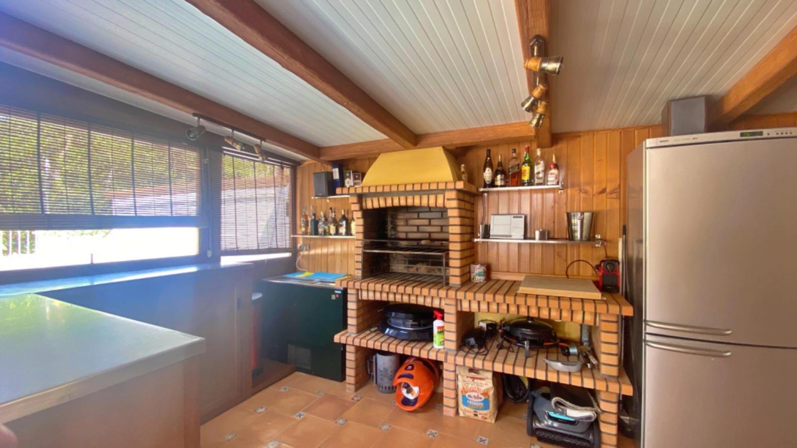 Chalet for Sale in Alicante