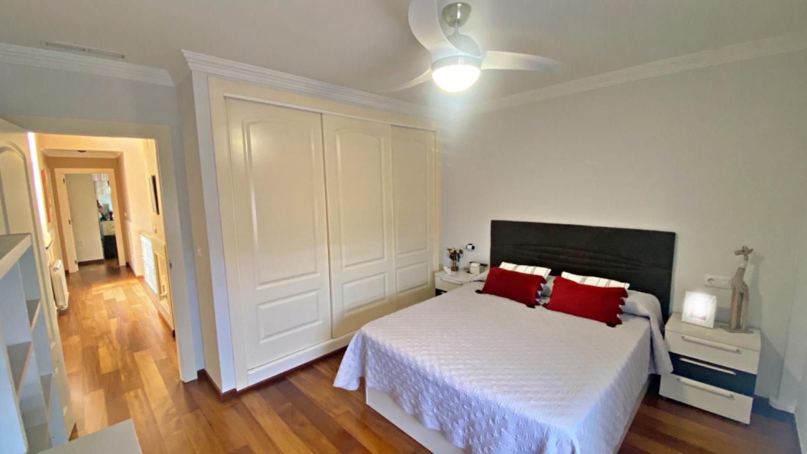 Chalet for Sale in Alicante