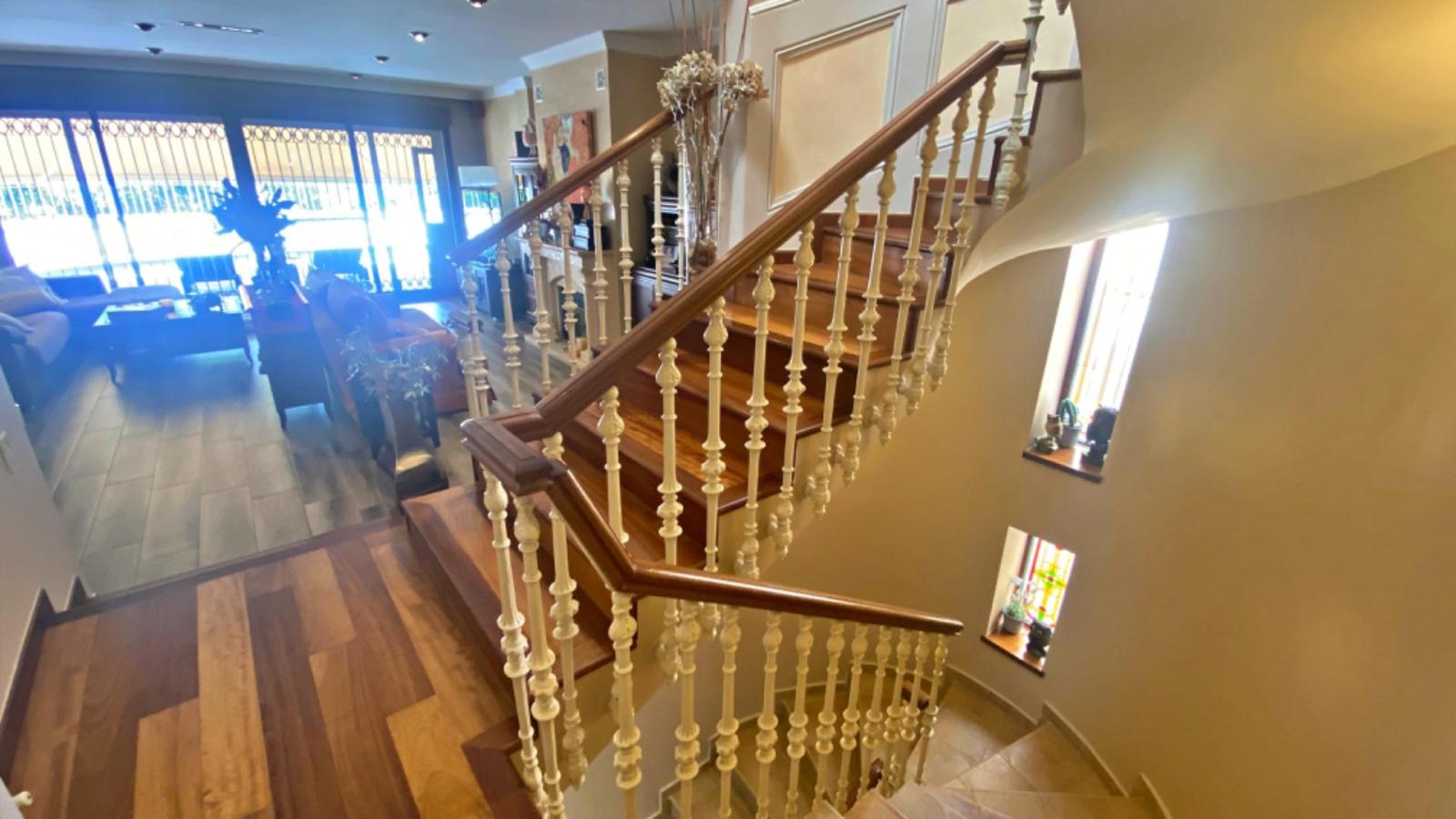 Chalet for Sale in Alicante