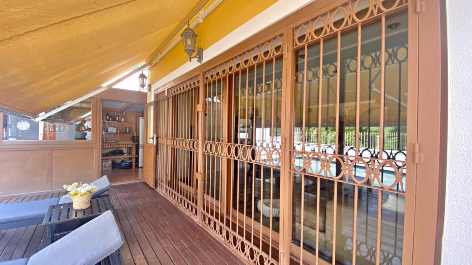 Chalet for Sale in Alicante