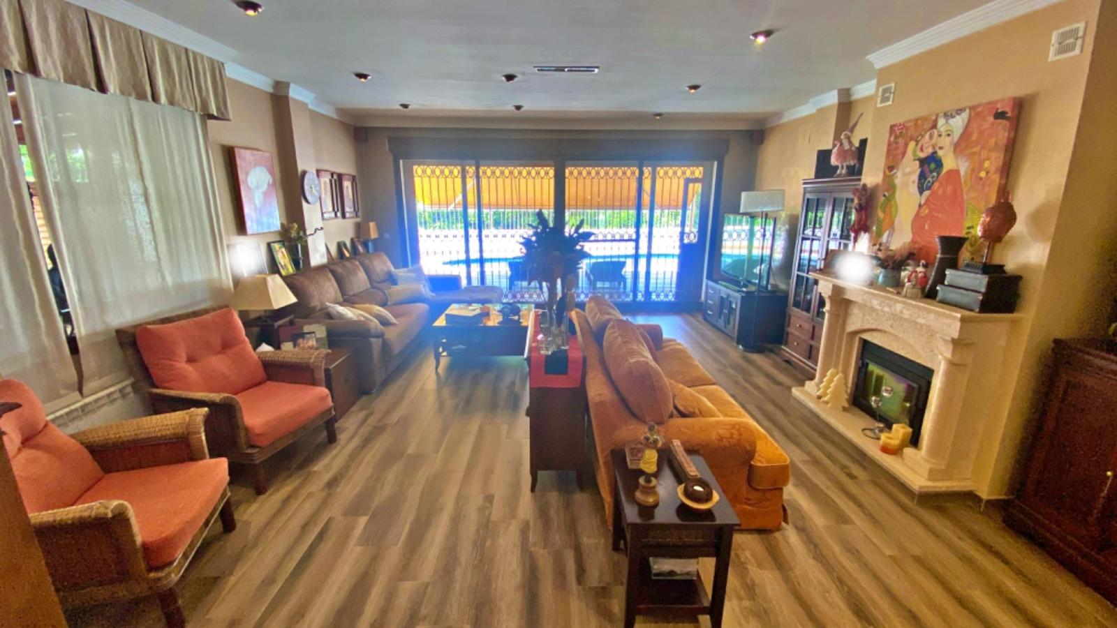 Chalet for Sale in Alicante