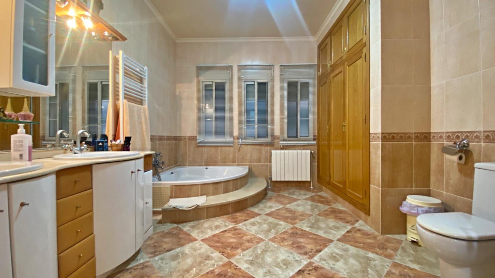 Chalet for Sale in Totana