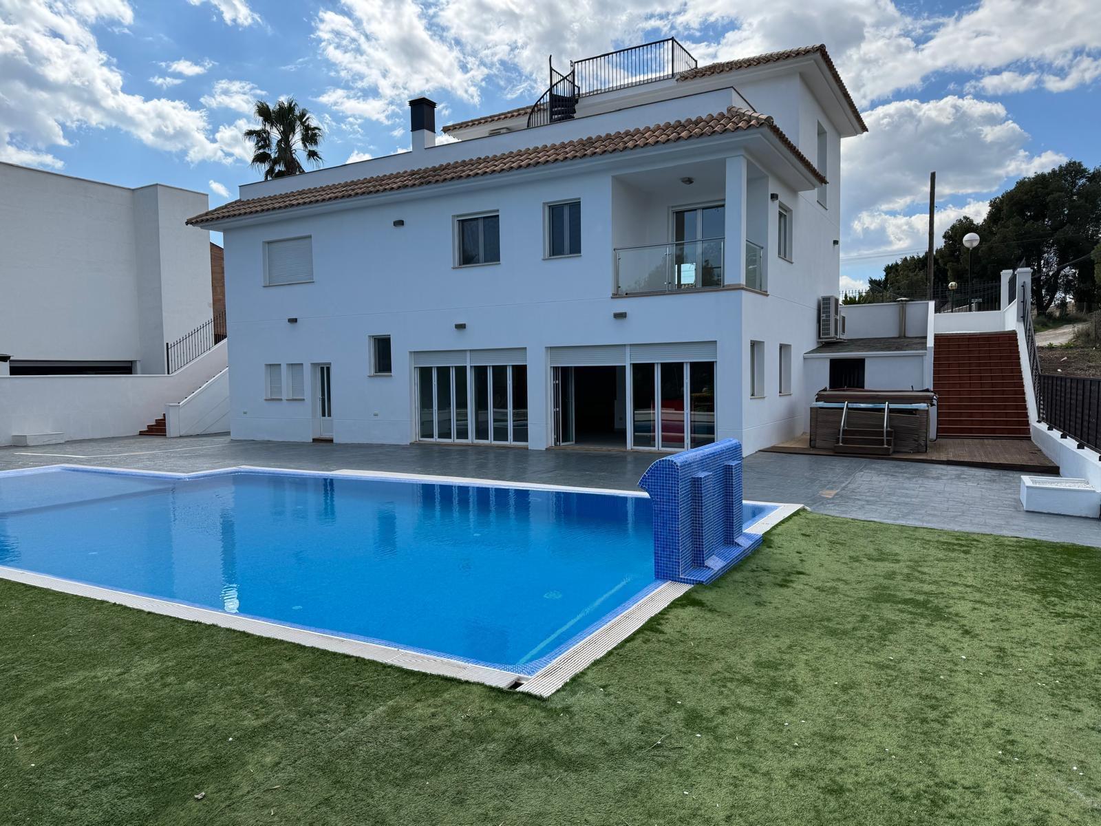 Chalet for Sale in Totana