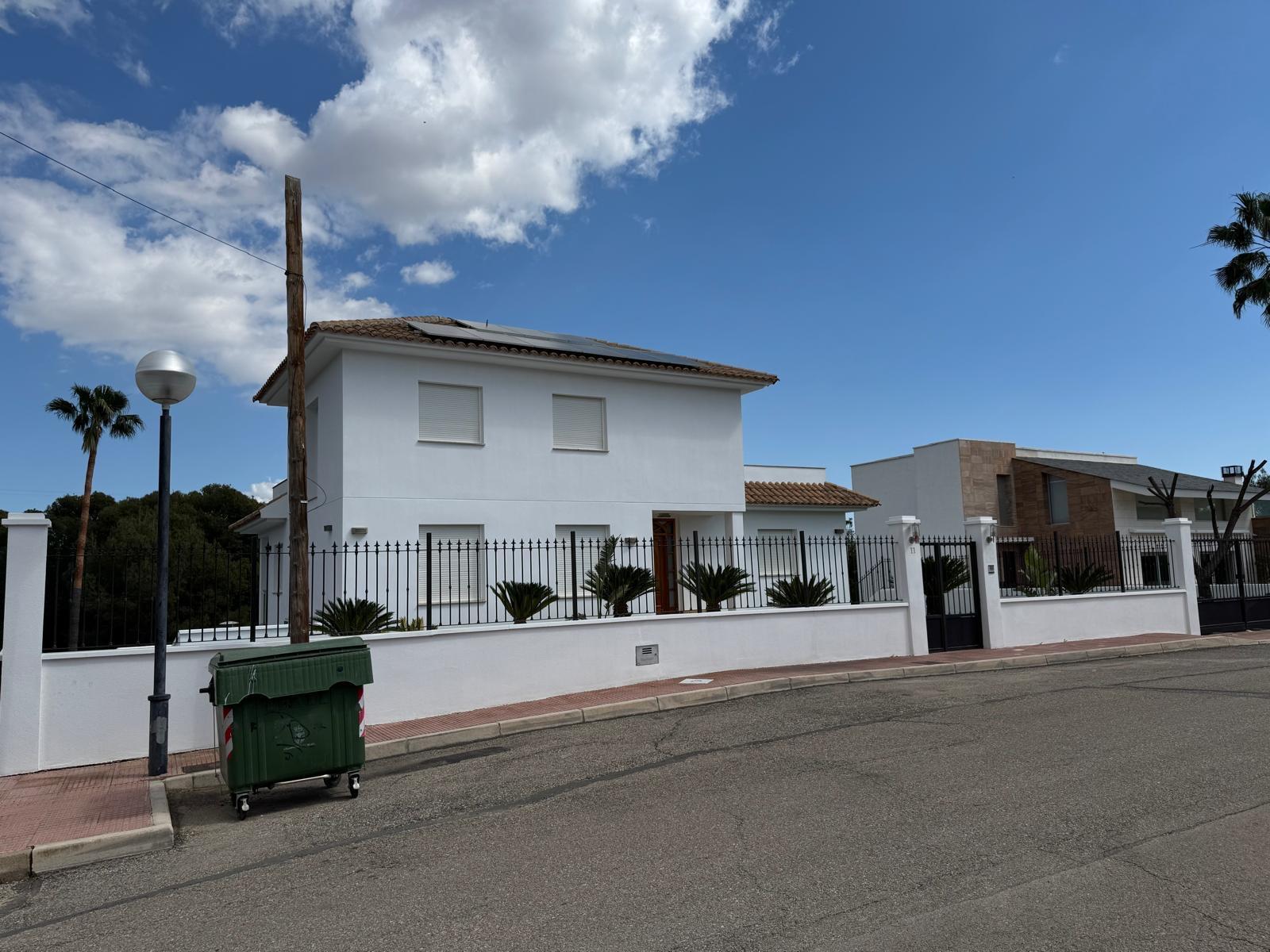 Chalet for Sale in Totana
