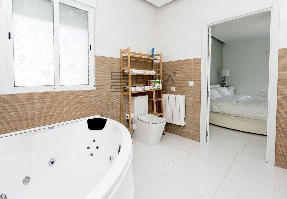 Chalet for Sale in Benalmádena