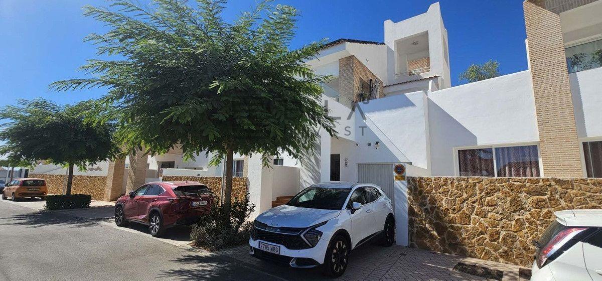 Chalet for Sale in Benalmádena