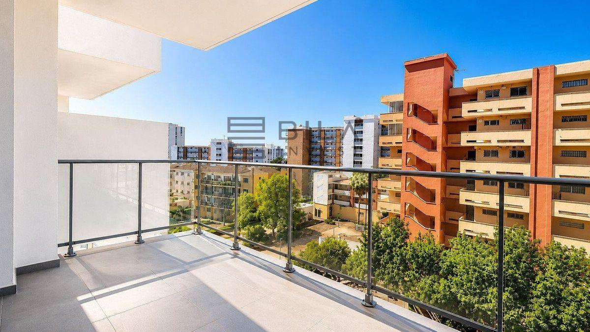 Flat for Sale in Benalmádena