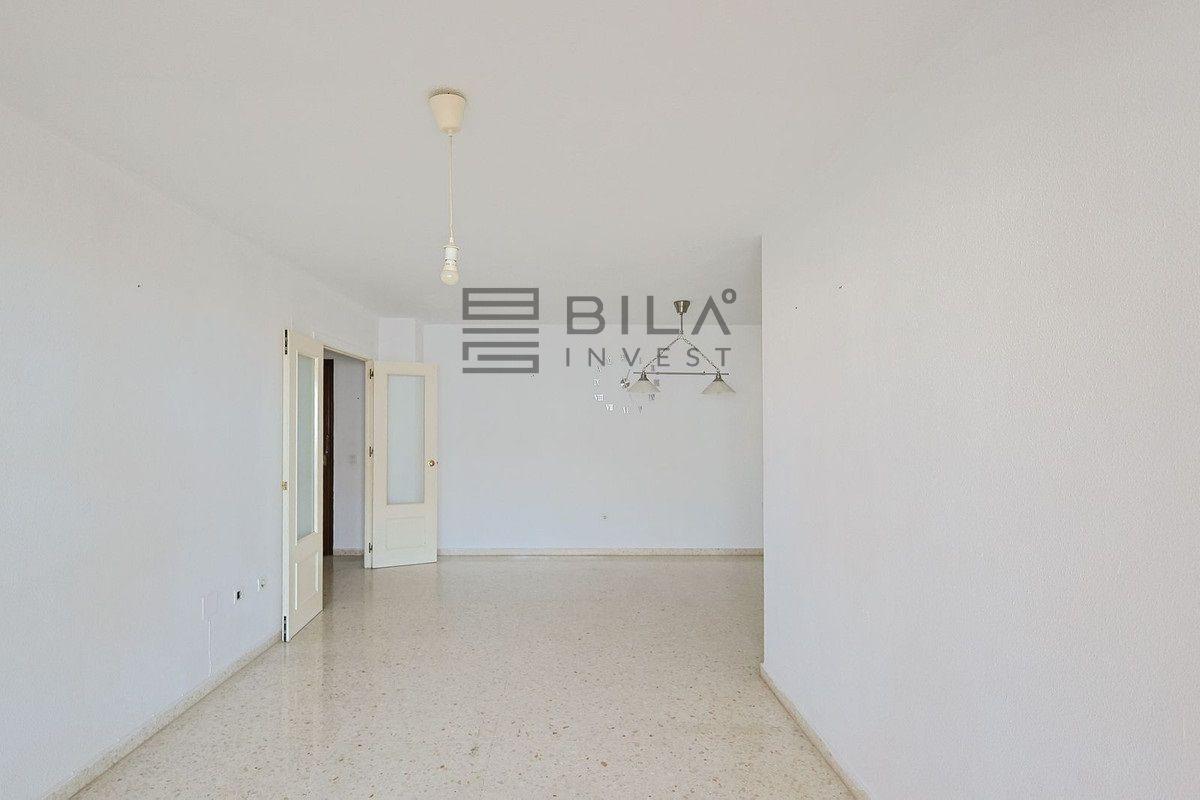 Flat for Sale in Benalmádena