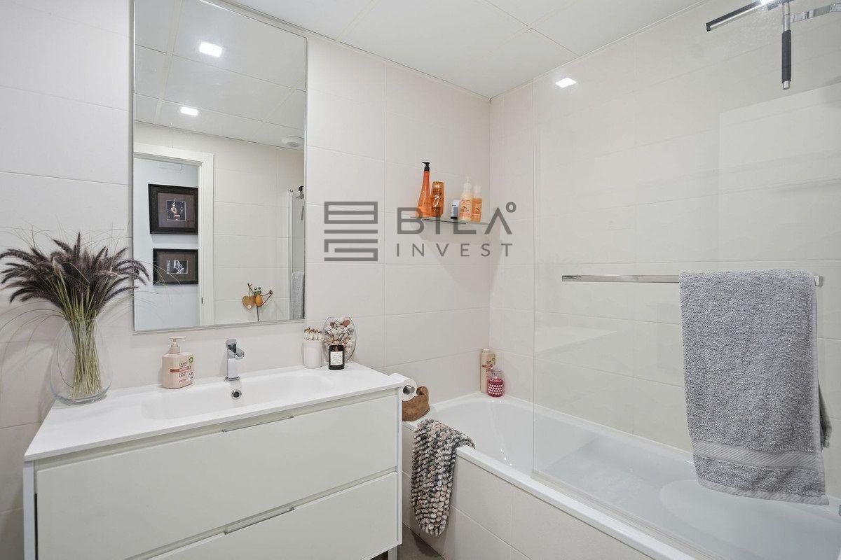 Flat for Sale in Benalmádena
