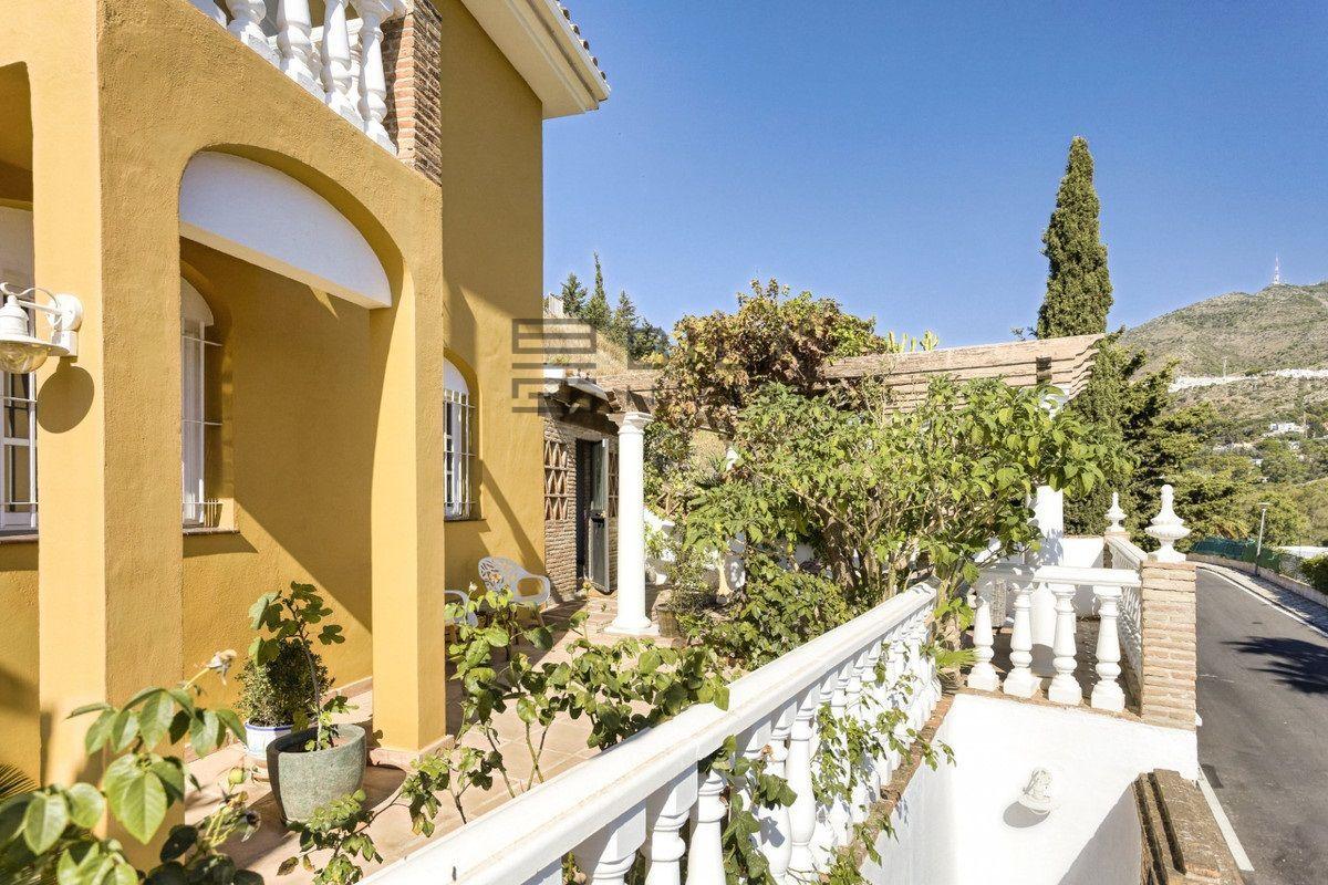 Chalet for Sale in Benalmádena