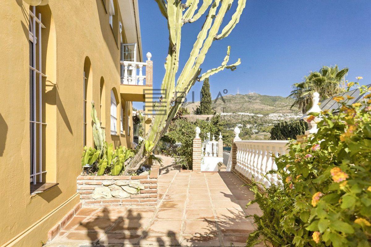 Chalet for Sale in Benalmádena