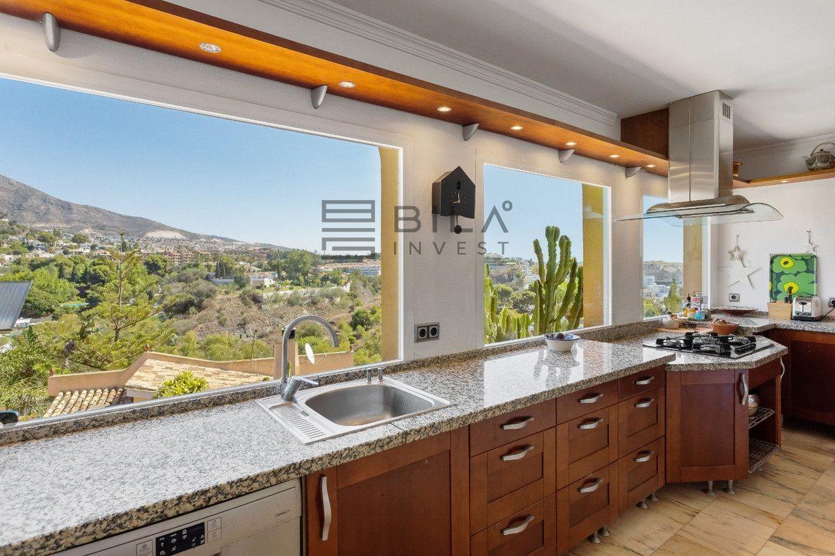 Chalet for Sale in Benalmádena