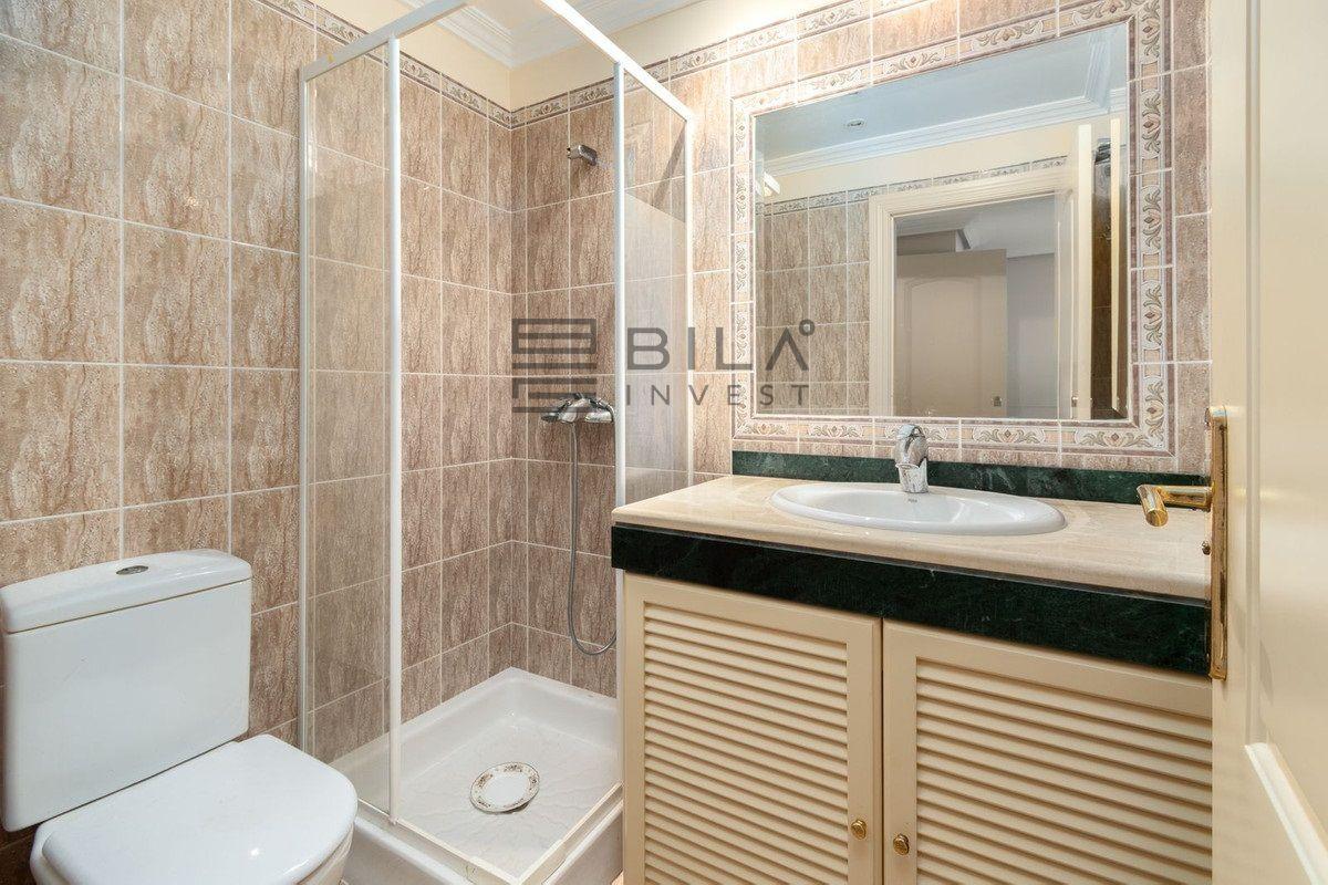 Flat for Sale in Benalmádena