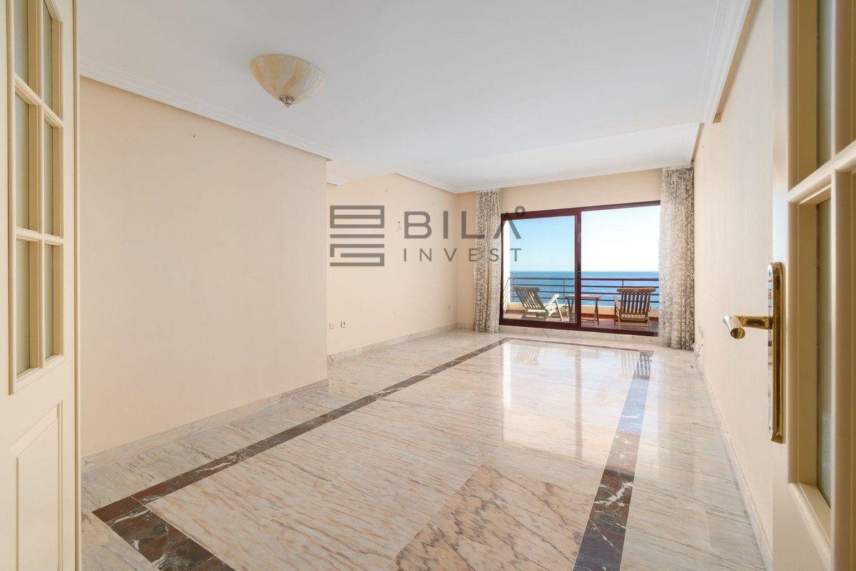 Flat for Sale in Benalmádena