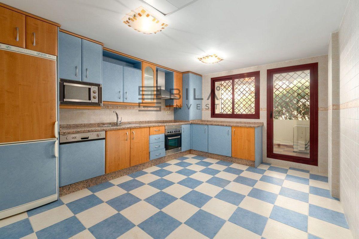 Flat for Sale in Benalmádena