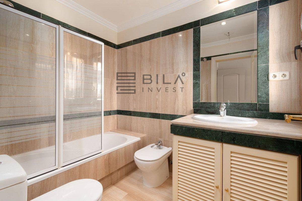 Flat for Sale in Benalmádena
