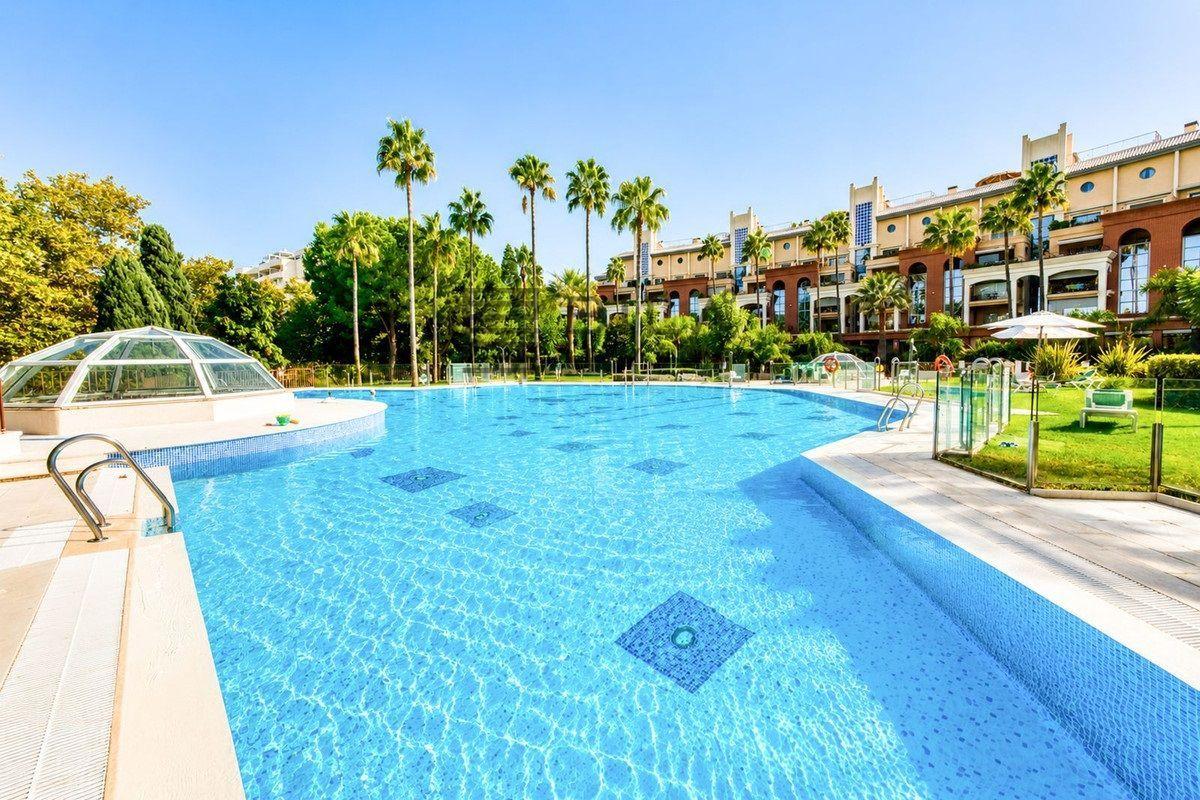 Flat for Sale in Benalmádena