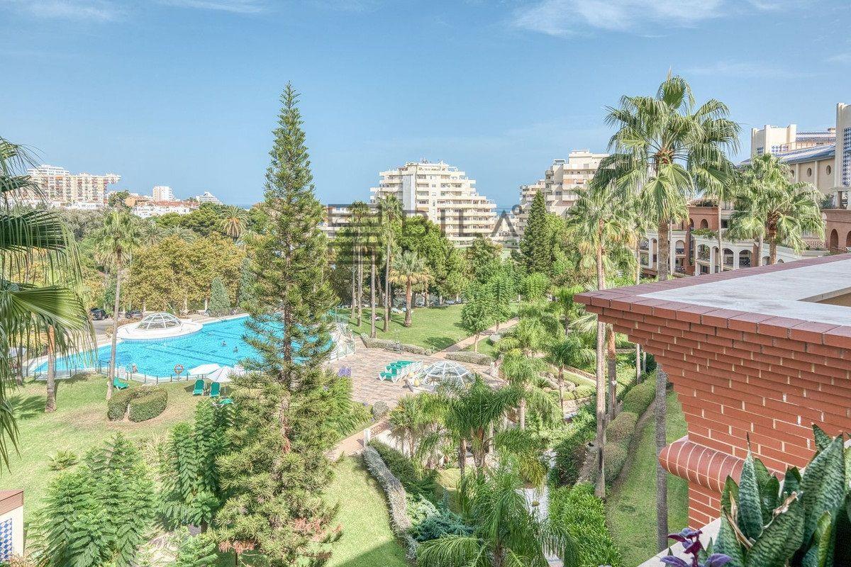 Flat for Sale in Benalmádena