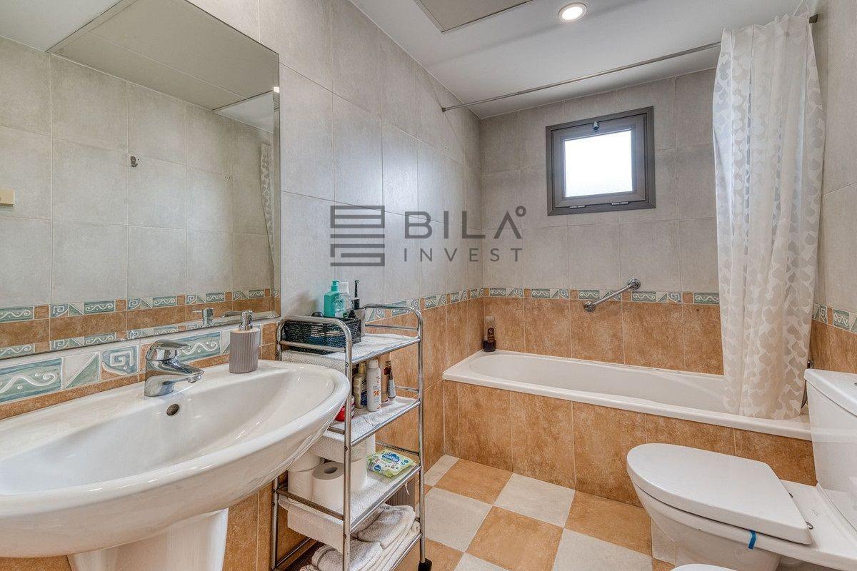 Flat for Sale in Benalmádena