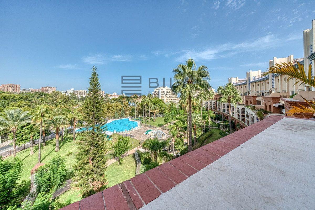 Flat for Sale in Benalmádena